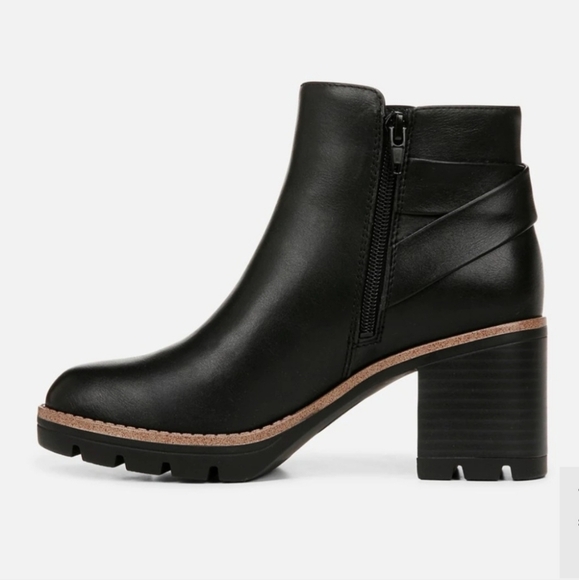 Naturalizer Madalynn Strap Water Repellent Ankle Lug Bootie Size 9.5 - Picture 5 of 11